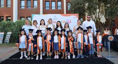 Beyaz Köşk’ün minikleri kep attı