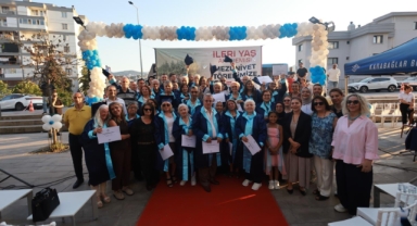 Hayatlarının ikinci baharında kep atıp mezun oldular