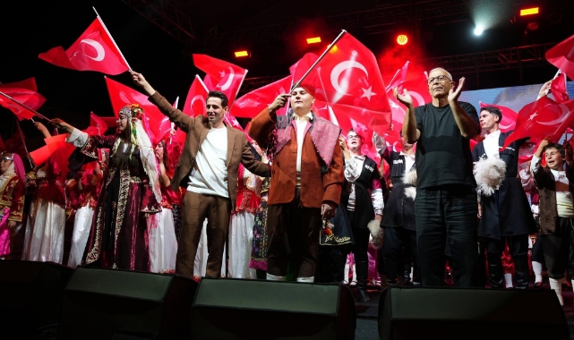 Kiraz Festivali Kemalpaşa'yı coşturdu