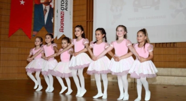 'Kırmızı Otobüs'te mezuniyet durağı
