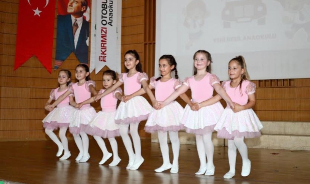 'Kırmızı Otobüs'te mezuniyet durağı