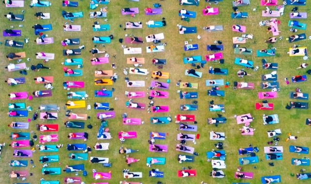 Matlar çimlere serildi Kültürpark'ta yoga rüzgârı esti