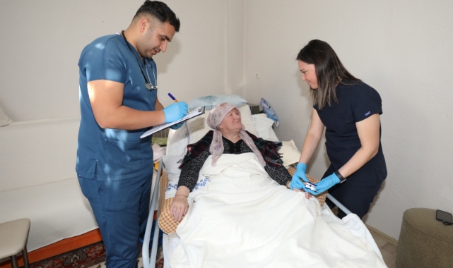 Menderes’in evde bakımı mutlu ediyor