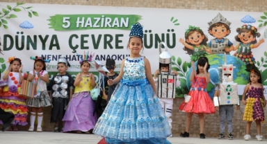 Öğrencilerden duyarlı defile