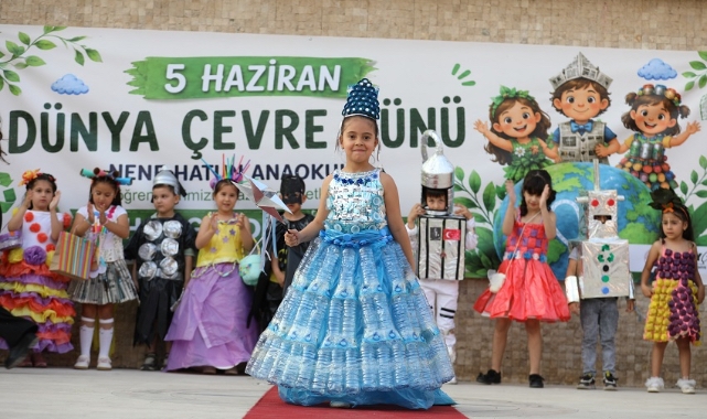 Öğrencilerden duyarlı defile