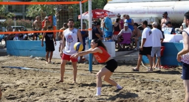 Sahil, güneş ve voleybol: Yazın eğlencesi bir araya geldi