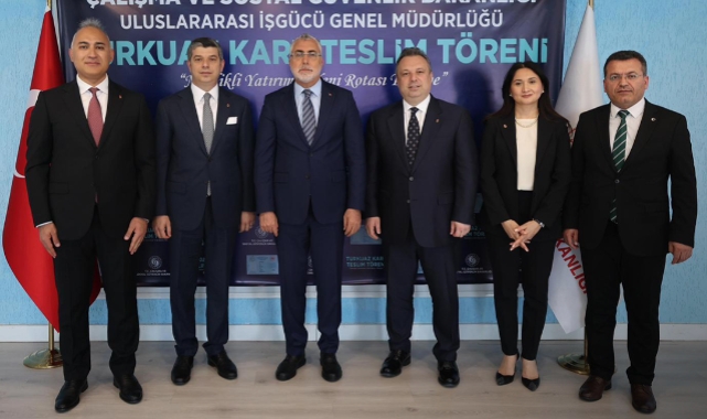 SOCAR Türkiye yöneticilerine Turkuaz Kart takdim edildi