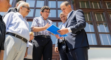 Başkan Tugay, Tire’de vatandaşlarla buluşarak üretici ve esnafın sorunlarını dinledi