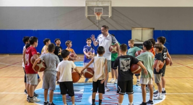 Bornova’da spor dolu yaz
