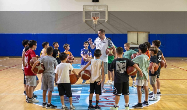 Bornova’da spor dolu yaz