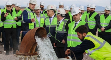 Dikili OTB'de ilk ruhsatlar yatırımcılara teslim edildi