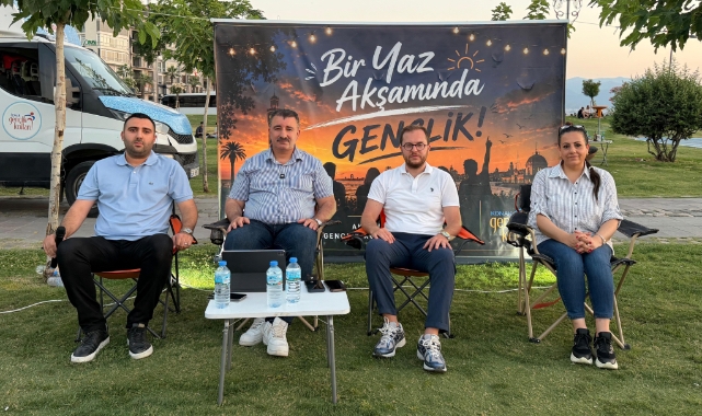 Gençler, Alsancak'ta AK Parti Konak Gençlik Kolları'nın yaz programında buluştu