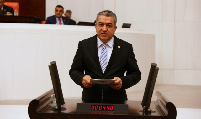Ünlü siyasetçi Yeni Parti ile yola çıkıyor!